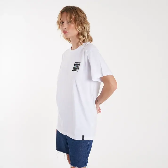 00HVUA2610-TRAVELERTEE-WHITE_8.webp